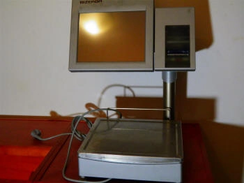 მბრუნავი ნივთების ექსპოზიტორები